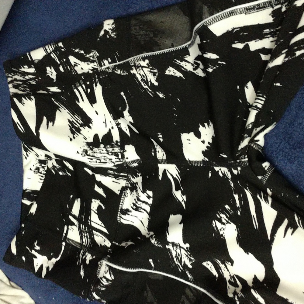 Nicole Miller Sport Leggings Black White Graffiti Print Mesh Calves Small - Picture 2 of 13
